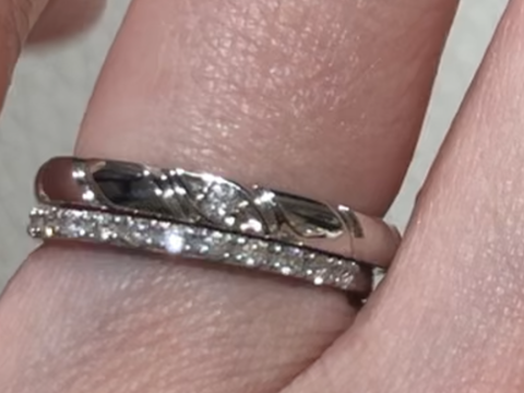 【ショーメ(CHAUMET)の口コミ】 なでしこリングと言われていますが、ずっと憧れの指輪でした。
実際はめて…