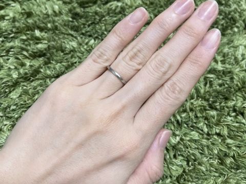 【アイプリモ(I-PRIMO)の口コミ】 マット加工に斜めのラインが入っていて、シンプルながらも華やか。マット…