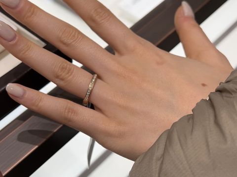 【俄(にわか)の口コミ】 ハーフエタニティぽくもあり、当時気になってたローズゴールドな地金のデ…