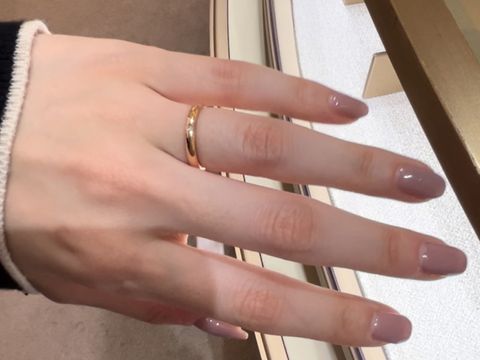 【カルティエ(Cartier)の口コミ】 いちばんシンプルな1895リングのピンクゴールドを試着しました。シンプル…