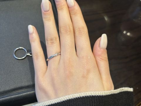 【ケイウノ ブライダル(K.UNO BRIDAL)の口コミ】 リサータという指輪を試着しました。たくさんのデザインが並んだ中で一目…