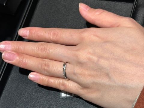 【エクセルコダイヤモンド(EXELCO DIAMOND)の口コミ】 
いろんなお店を見ましたが、ダイヤモンドの輝きが1番美しかったです。
男…