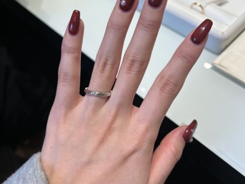 【ROYAL ASSCHER(ロイヤル・アッシャー)の口コミ】 シンプルだけど、シンプルすぎないデザインで毎日飽きずに着け続けられる…