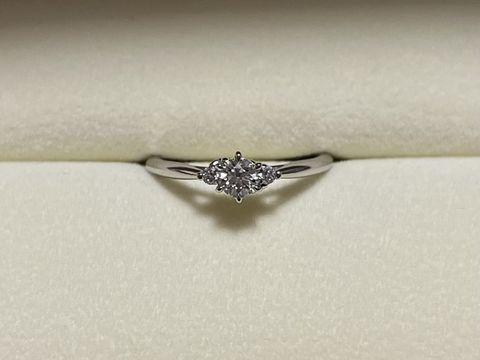 【ケイウノ ブライダル(K.UNO BRIDAL)の口コミ】 上から見ると定番デザインなのですが
側面から見るとミッキーとミニーが見…