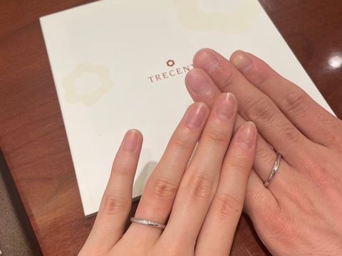 【TRECENTI(トレセンテ)の口コミ】 指輪のデザインはストレートですが、斜めのラインが出るデザインを選びま…