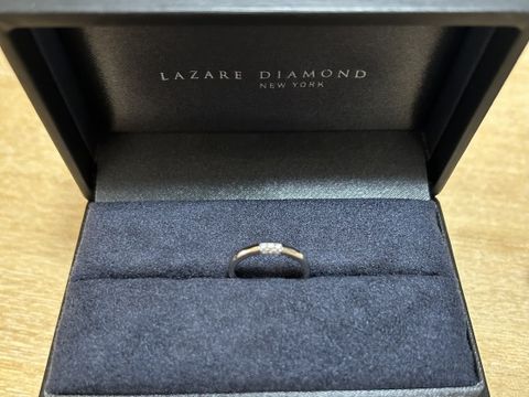 【ラザール ダイヤモンド(LAZARE DIAMOND)の口コミ】 独自の技術で3つの面に３個ずつメレダイヤモンドをあしらっているものです…