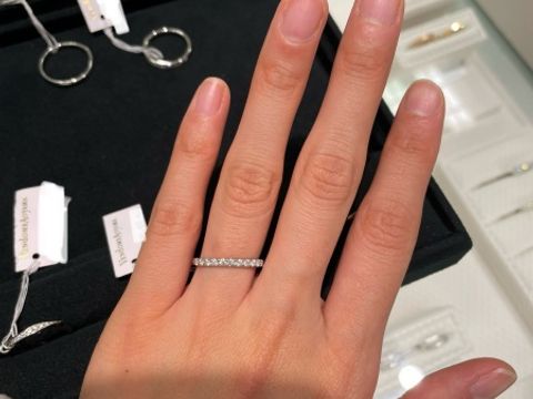 【ヴァンドーム青山(VENDOME AOYAMA)の口コミ】 つめ留めのハーフエタニティリングでした。ダイヤモンドの輝きが全然違い…
