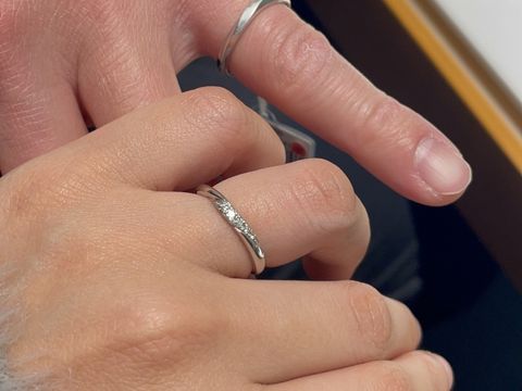 【銀座ダイヤモンドシライシの口コミ】 職場でもつけられて、派手すぎずシンプルすぎず、というものを探してまし…