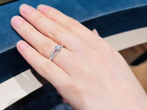 【Fred(フレッド)の口コミ】 デザインがとても可愛く、手元がすごく華やかなになる指輪です。個性的な…