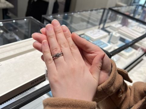 【ブシュロン(BOUCHERON)の口コミ】 シンプルですが個性的なリングであり、憧れのブランドのため来店させてい…