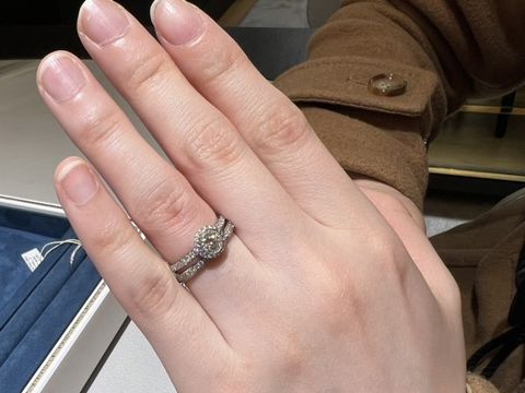 【ピアジェ(PIAGET)の口コミ】 巧妙で美しく、デザイン性の高い指輪が多く揃えてあります。
０.3カラット…