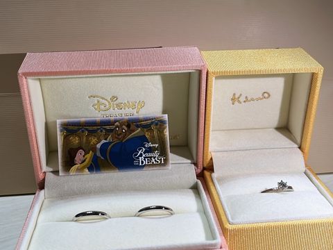 【ケイウノ ブライダル(K.UNO BRIDAL)の口コミ】 結婚指輪は写真だと見にくいのですが、内側に色が付いており女性はピンク…