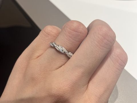 【ラザール ダイヤモンド(LAZARE DIAMOND)の口コミ】 ダイヤがたくさんついていて、個性的なデザインを探していたため、探し求…