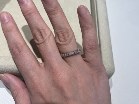 【和光ブライダルブティックギンザの口コミ】 厚み、幅感、上から見て見ても下から見てもダイヤが見えるところが、とっ…