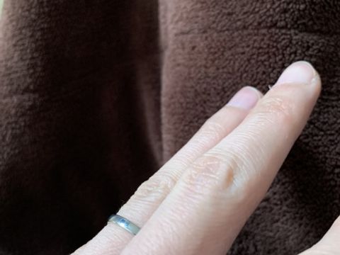 【エクセルコダイヤモンド(EXELCO DIAMOND)の口コミ】 シンプルで着け心地も良く、とても気に入っています。
素材はプラチナを使…