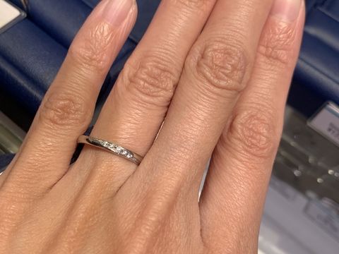 【銀座ダイヤモンドシライシの口コミ】 シンプルなデザインですが華やかさがあり、求めていたものにぴったりでし…