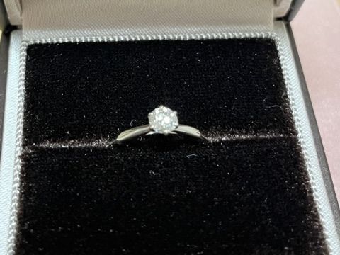 【アイプリモ(I-PRIMO)の口コミ】 シンプルなデザインでダイヤの輝きがわかる指輪を選びました。あとは何十…