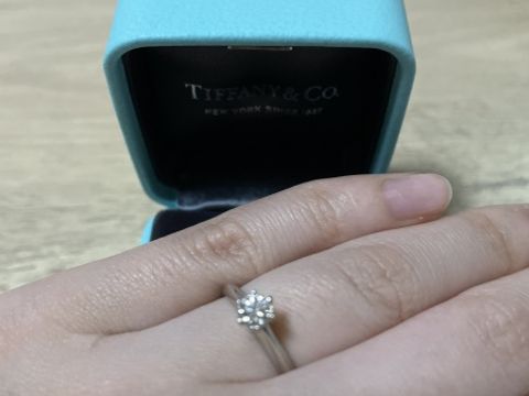 【ティファニー(Tiffany & Co.)の口コミ】 王道のデザインでダイヤが一粒シンプルに配置されています。シンプルだか…