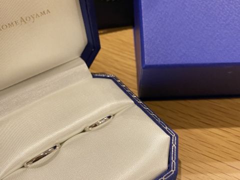 【ヴァンドーム青山(VENDOME AOYAMA)の口コミ】 シンプルで落ち着いたデザインがいいねと2人で決めていました。リングは華…