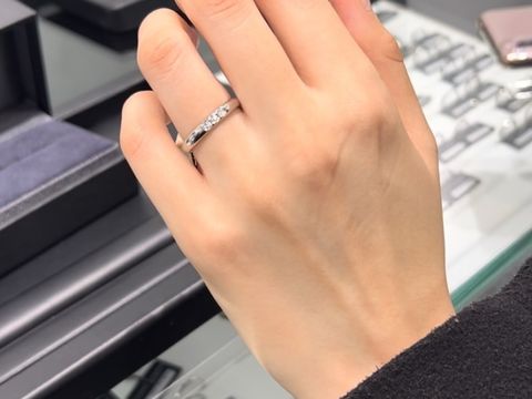 【ラザール ダイヤモンド(LAZARE DIAMOND)の口コミ】 こちらのブランドの指輪はなんといってもダイヤの輝きが他のブランドとは…
