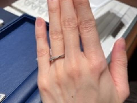 【銀座ダイヤモンドシライシの口コミ】 ダイヤモンドが入ったらデザインで、派手すぎずシンプルなものを探してま…