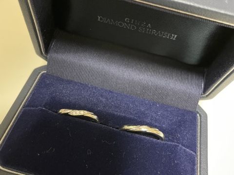 【銀座ダイヤモンドシライシの口コミ】 デザインについて
同じ銀座ダイヤモンドシライシで購入した婚約指輪と重ね…