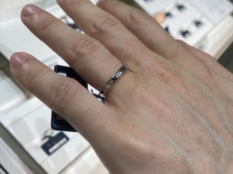 【ROYAL ASSCHER(ロイヤル・アッシャー)の口コミ】 仕事柄、結婚指輪をつけられないためにつけるときはフォーマルな場や社交…