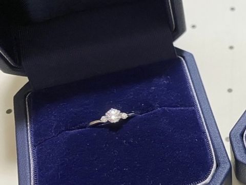 【銀座ダイヤモンドシライシの口コミ】 まっすぐな指輪よりもウェーブがかったものが良く探していたところサイト…