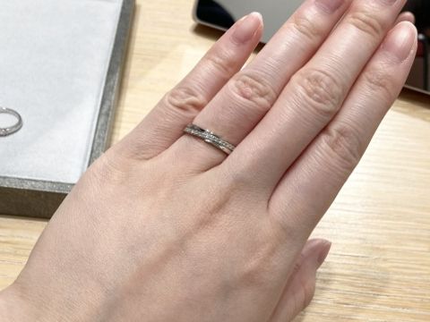 【STAR JEWELRY(スタージュエリー)の口コミ】 人とかぶらず、ダイヤが入っている指輪を探していました。
シンプルながら…