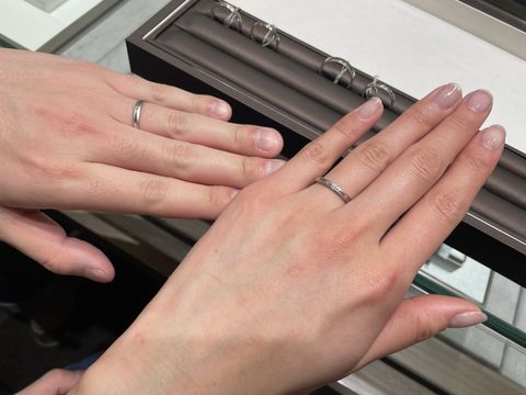 【アイプリモ(I-PRIMO)の口コミ】 上下に1周マット加工されているのが珍しく、肌馴染みが良い点が気に入りま…