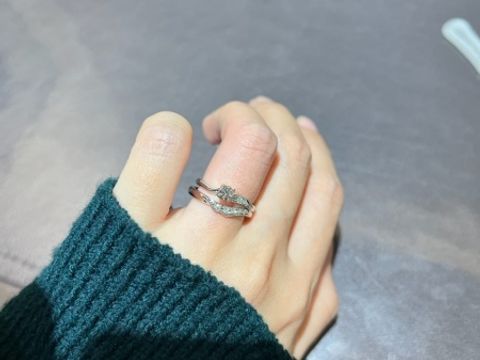 【俄(にわか)の口コミ】 デザインに一目惚れしました。他のブランドでは見た事のない唯一のデザイ…