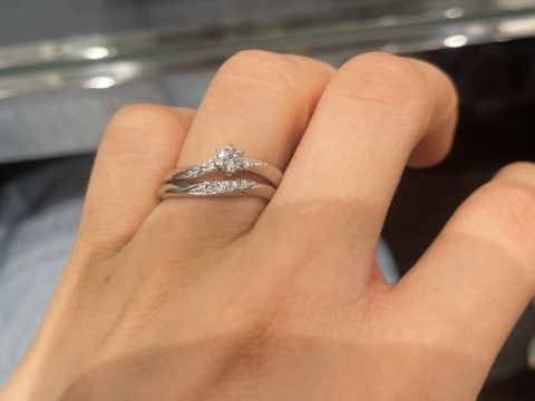 【ラザール ダイヤモンド(LAZARE DIAMOND)の口コミ】 ウェーブがかかっており、手が小さい、指が短い自身でも、綺麗に見えたこ…
