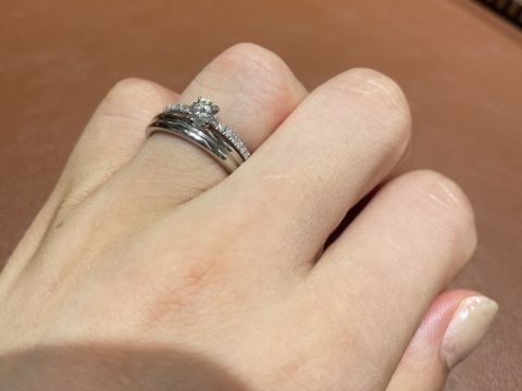 【ブシュロン(BOUCHERON)の口コミ】 リングの幅が他店と比べて細く、自分の長くない指につけるとちょうどいい…