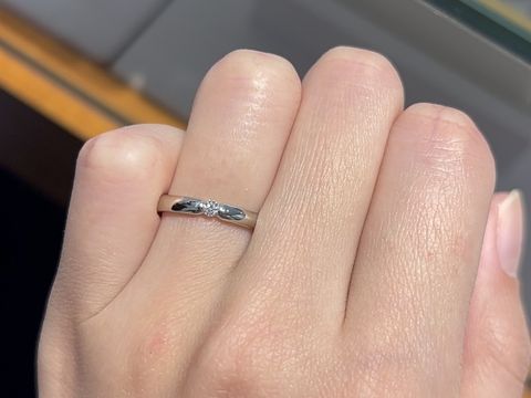 【銀座ダイヤモンドシライシの口コミ】 指輪を見に行く前は、ダイヤ無しのシンプルな物にしようと考えていました…