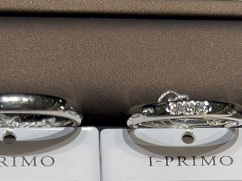 【アイプリモ(I-PRIMO)の口コミ】 3つ石がついているのが華やかで素敵だなと思いました。
指輪を動かす度に…