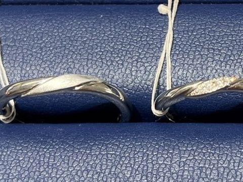 【銀座ダイヤモンドシライシの口コミ】 男性側は女性のダイヤと同位置にツヤ消し加工をしており、目立ちすぎない…
