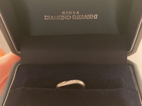 【銀座ダイヤモンドシライシの口コミ】 ウェーブのデザインで緩やかなウェーブがかかっているので、水かきの目立…