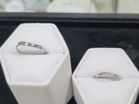 【festaria VOYAGE(フェスタリア ボヤージュ)の口コミ】 とにかくシンプルなものを！と選び、見せて頂きました。
シンプルなので、…