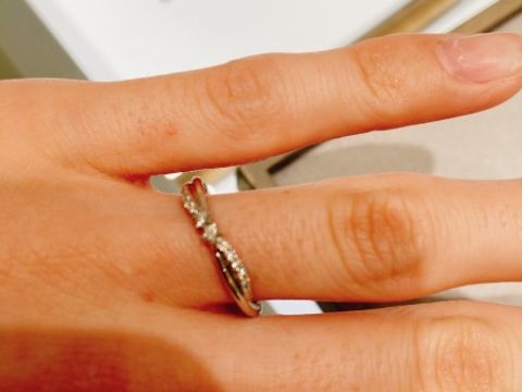 【STAR JEWELRY(スタージュエリー)の口コミ】 デザインがとても可愛く、星を思わせるデザインがスタージュエリーさんな…