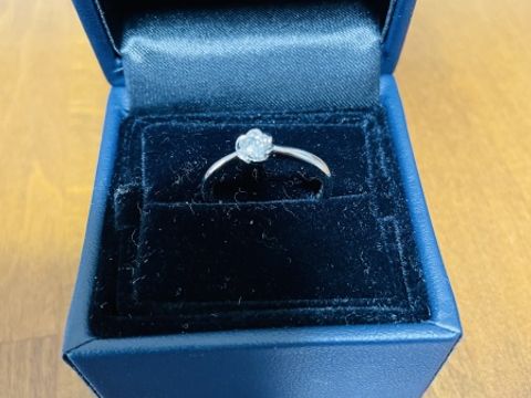 【TRECENTI(トレセンテ)の口コミ】 デザインがお花でとにかく可愛い点が一番のおすすめポイントです。可愛ら…