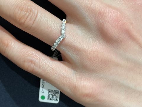 【和光ブライダルブティックギンザの口コミ】 購入金額は予算外だったのですが、ダイヤモンドの数の多さとエレガントさ…