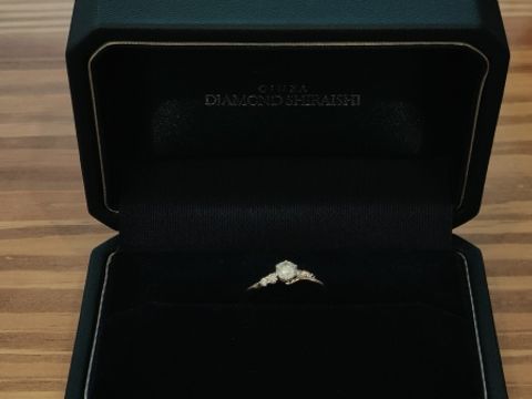 【銀座ダイヤモンドシライシの口コミ】 重ね付けして使えるものを探していました！同じウーノシリーズで婚約指輪…