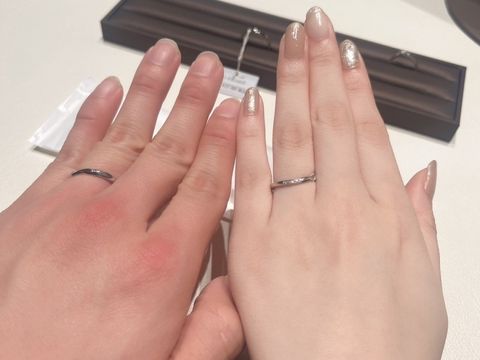 【アイプリモ(I-PRIMO)の口コミ】 女性の方の指輪のデザインとして、指輪を着けたときに、両側にストーンが…