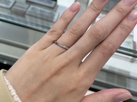 【アイプリモ(I-PRIMO)の口コミ】 ダイヤが斜めに入っているデザインを探しており、定番のアイプリモさんへ…