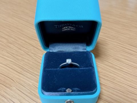【ティファニー(Tiffany & Co.)の口コミ】 ダイヤモンドがついたシンプルなデザインの指輪です。私の指が短いので、…