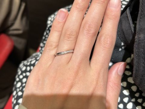 【銀座ダイヤモンドシライシの口コミ】 日本国内ブランドのため、細身で指が華奢に見える点、ダイヤモンドが流れ…