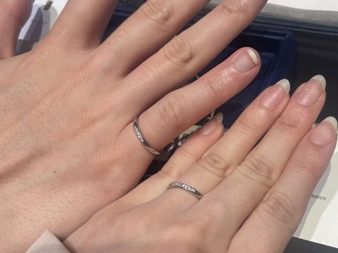 【銀座ダイヤモンドシライシの口コミ】 ダイヤが5個から7個入っていて、真っ直ぐなデザインを探していました。主…