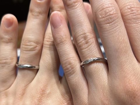 【銀座ダイヤモンドシライシの口コミ】 多くの指輪は女性側にはダイヤやデザインが施されており、男性側には特に…