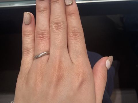 【アイプリモ(I-PRIMO)の口コミ】 自分の手に似合う指輪と診断されたものをまずは試着しました。他にもたく…