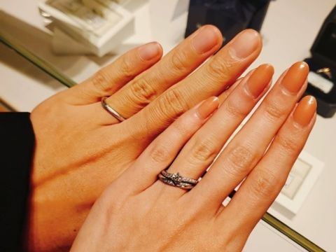 【銀座ダイヤモンドシライシの口コミ】 ウェーブデザインにメレダイヤが流れるようにつけられているので、指がキ…